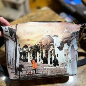 YNot? Bag Purse Excellent Condition Made in Italy Zipper in Back